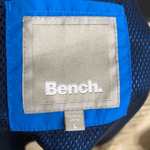 Bench Windbreaker - Picture 2 of 2